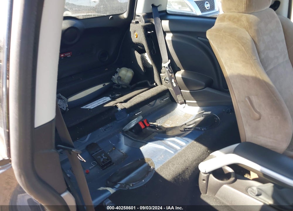 2010 MINI COOPER VIN: WMWMF3C50ATZ27716