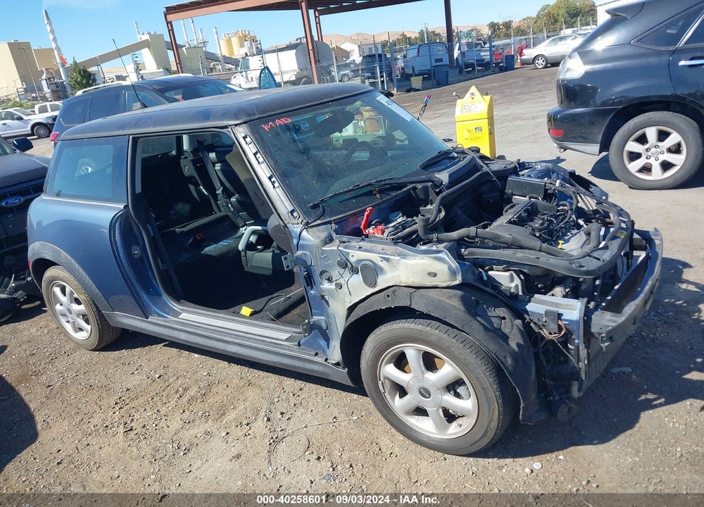 2010 MINI COOPER VIN: WMWMF3C50ATZ27716