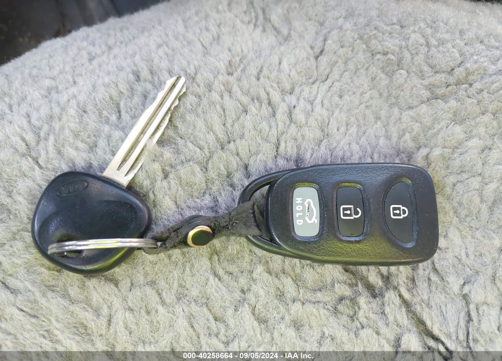 2010 KIA FORTE VIN: KNAFU4A29A5807561