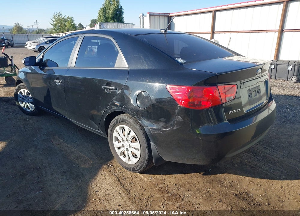 2010 KIA FORTE VIN: KNAFU4A29A5807561