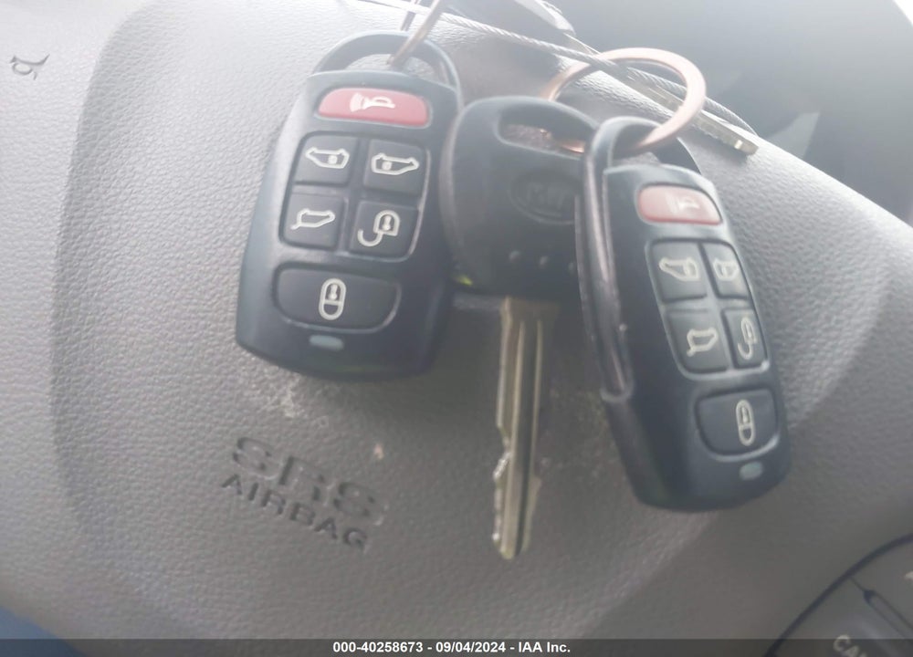 2011 KIA SEDONA VIN: KNDMH4C7XB6374755