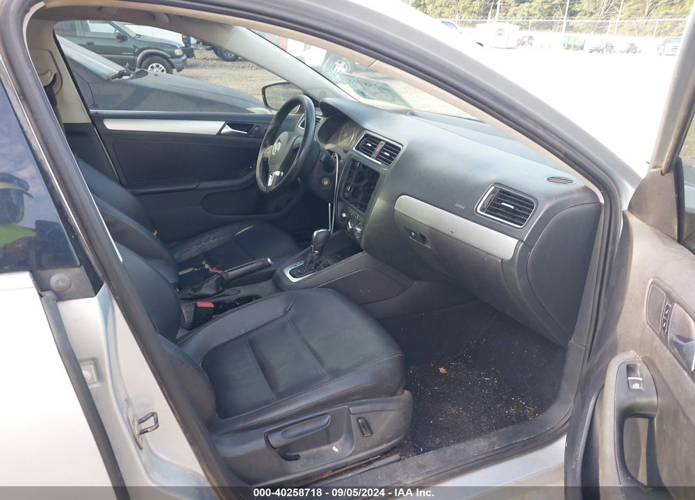 2013 VOLKSWAGEN JETTA 2.5L SE VIN: 3VWDX7AJ1DM392239