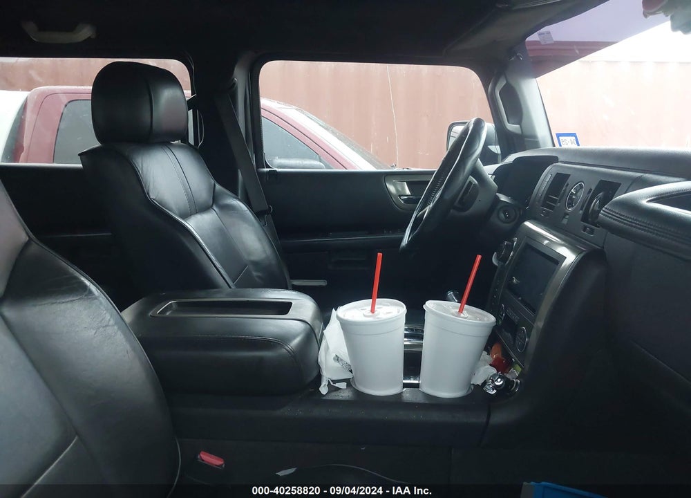 2008 HUMMER H2 SUV VIN: 5GRGN23818H100388