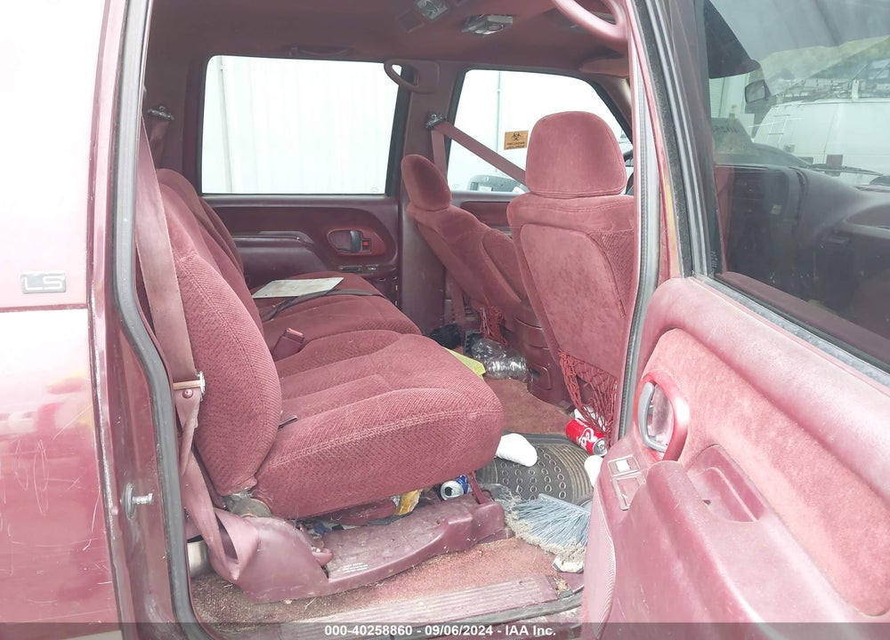 1995 CHEVROLET SUBURBAN C1500 VIN: 1GNEC16K8SJ303849