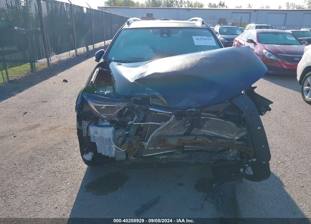 2018 TOYOTA RAV4 XLE VIN: 2T3RFREV9JW748581