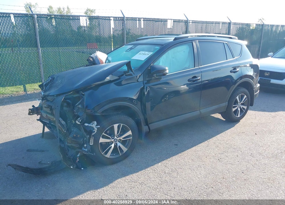 2018 TOYOTA RAV4 XLE VIN: 2T3RFREV9JW748581