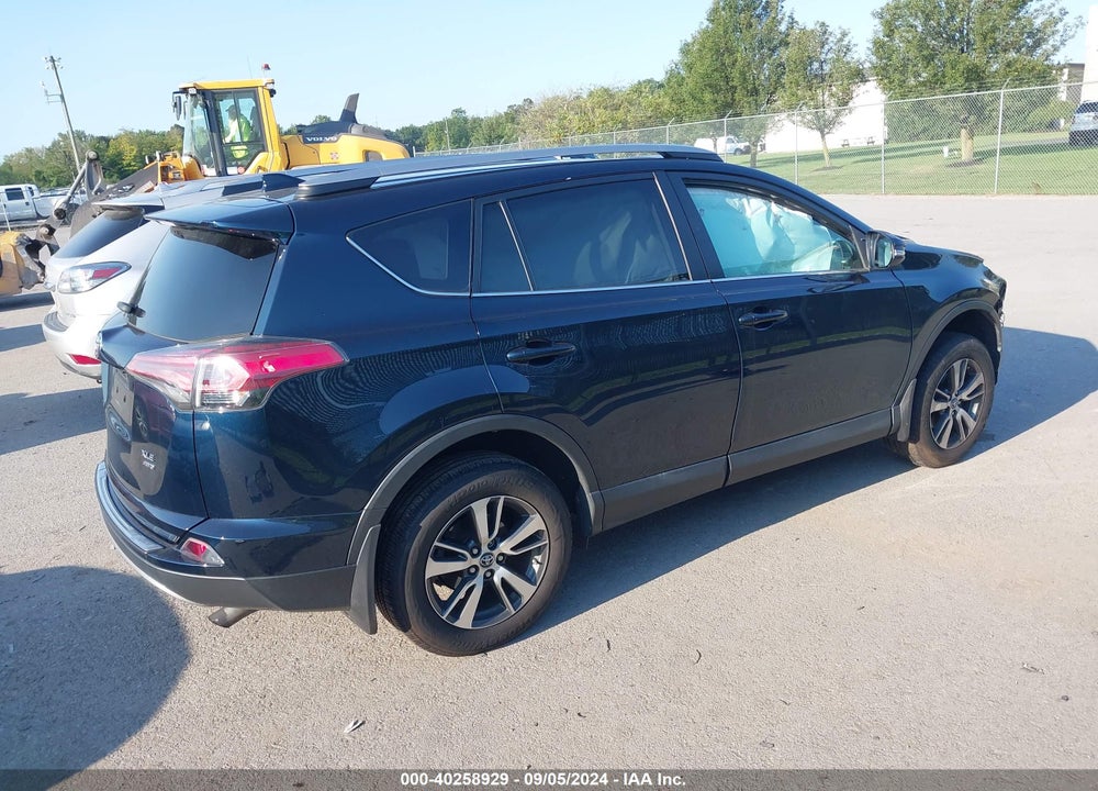 2018 TOYOTA RAV4 XLE VIN: 2T3RFREV9JW748581