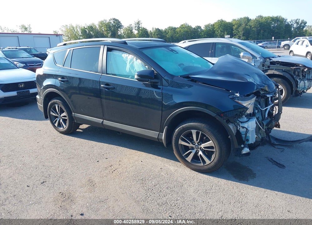 2018 TOYOTA RAV4 XLE VIN: 2T3RFREV9JW748581