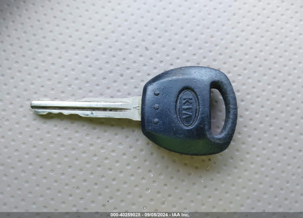 2011 KIA SEDONA LX VIN: KNDMG4C76B6373203