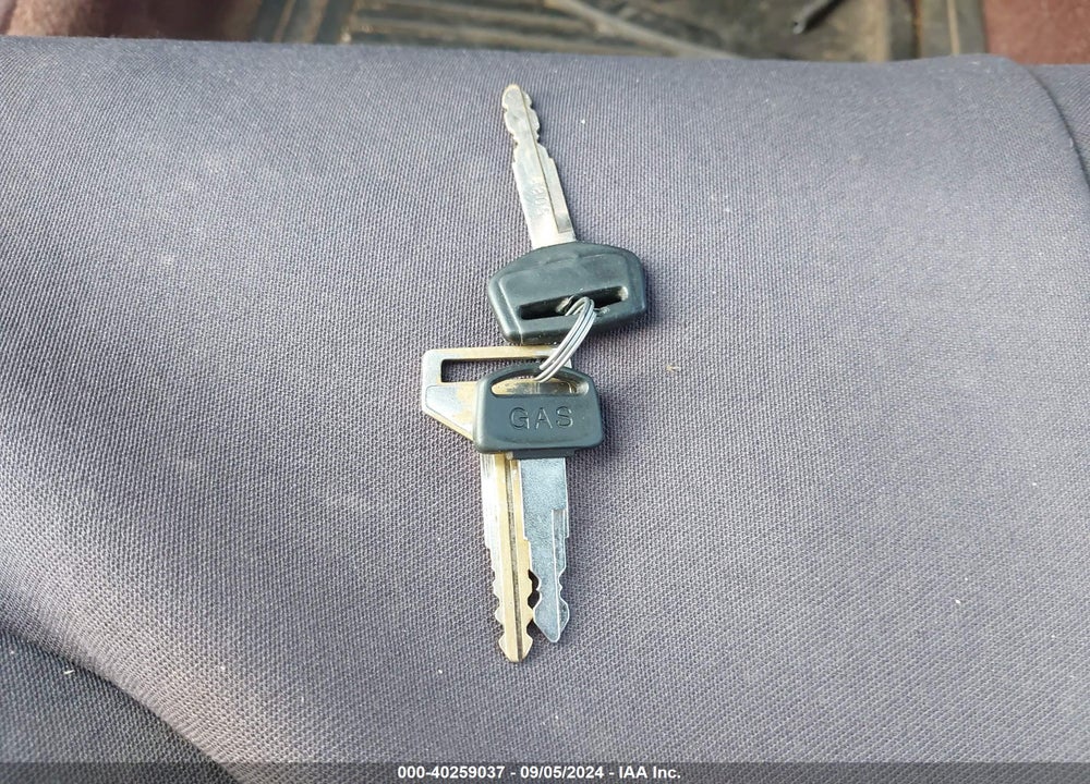 1988 TOYOTA CAMRY DLX VIN: JT2SV21W3J0235592