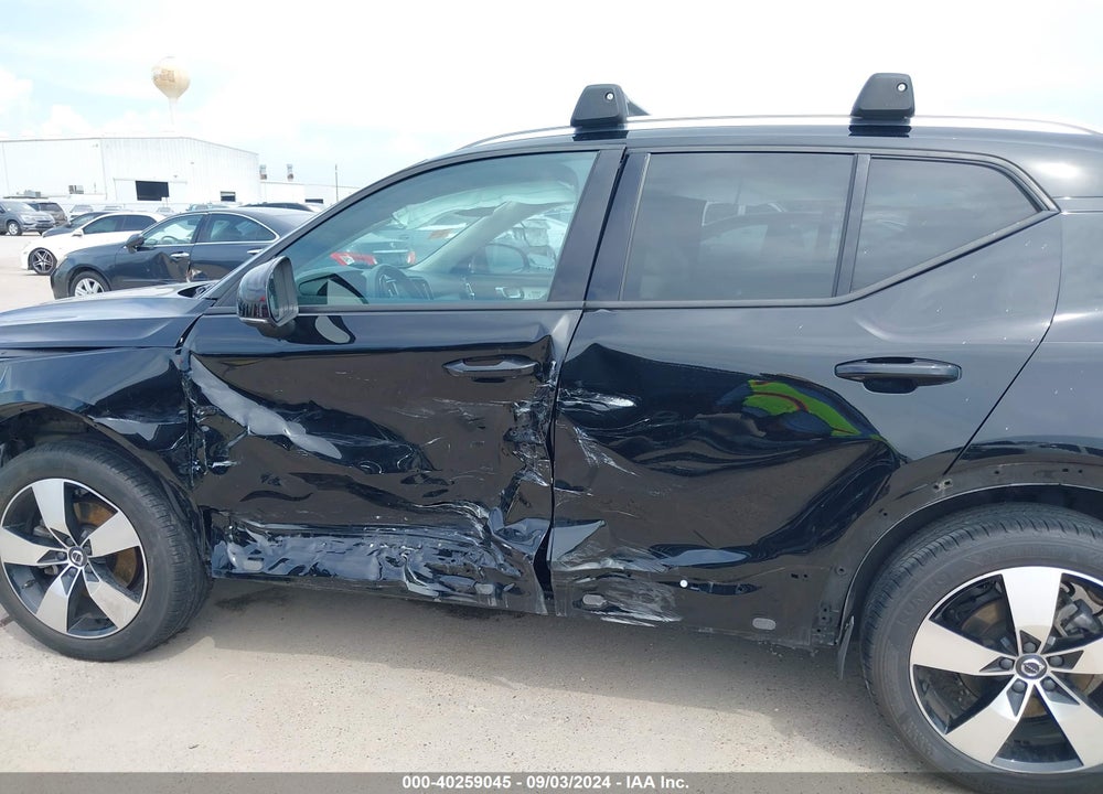 2020 VOLVO XC40 T4 MOMENTUM VIN: YV4AC2HK8L2302025