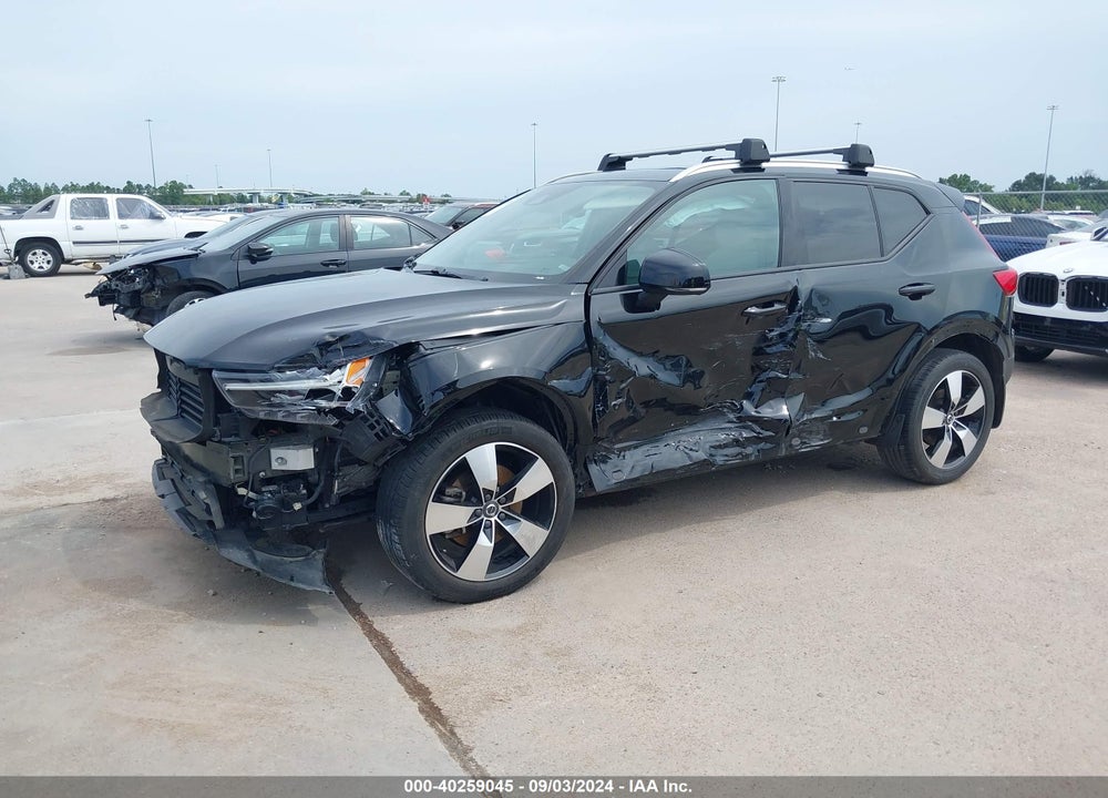 2020 VOLVO XC40 T4 MOMENTUM VIN: YV4AC2HK8L2302025