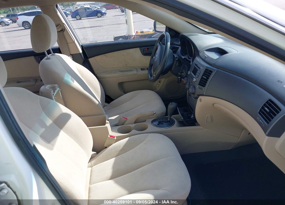 2009 KIA OPTIMA LX VIN: KNAGE228395291105
