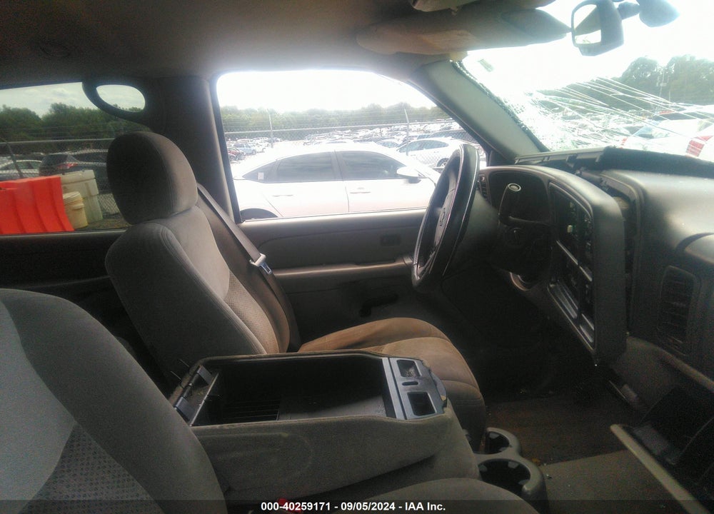 2004 CHEVROLET TAHOE LS VIN: 1GNEC13V34J281695
