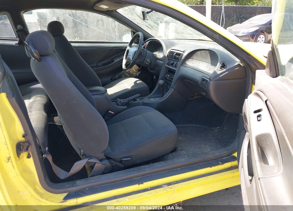 2001 FORD MUSTANG VIN: 1FAFP40411F132592