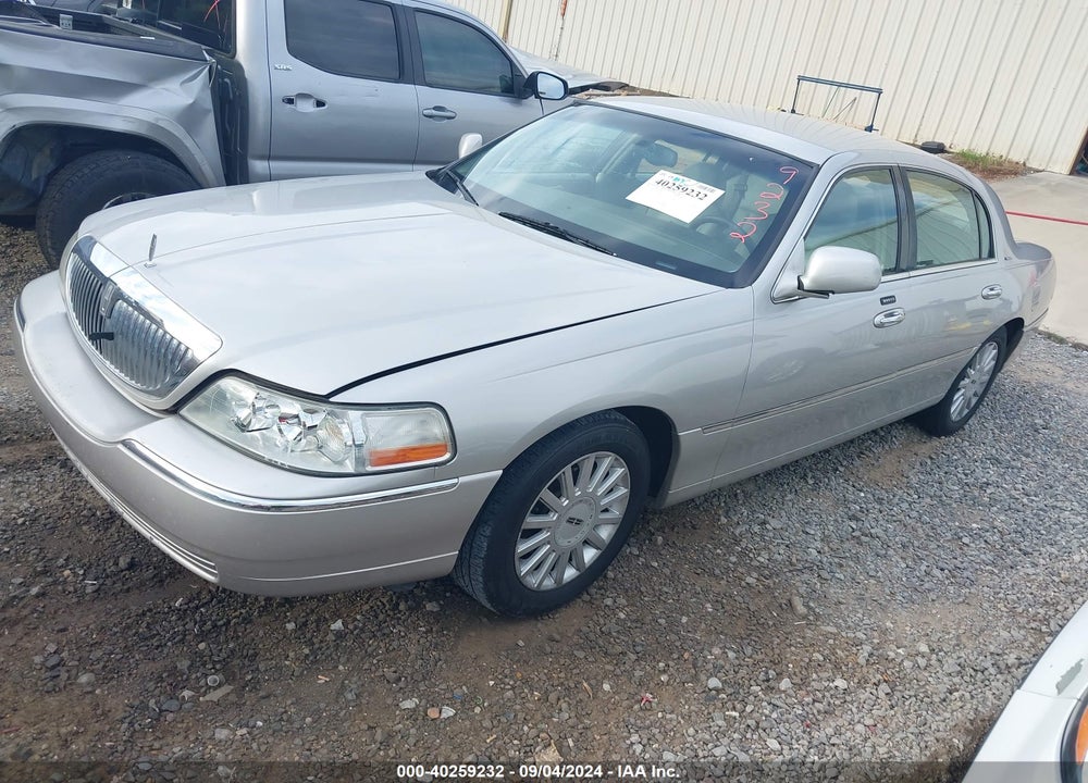 2005 LINCOLN TOWN CAR SIGNATURE VIN: 1LNHM81W95Y617264