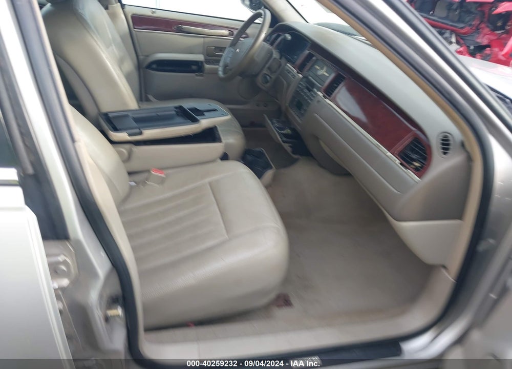 2005 LINCOLN TOWN CAR SIGNATURE VIN: 1LNHM81W95Y617264
