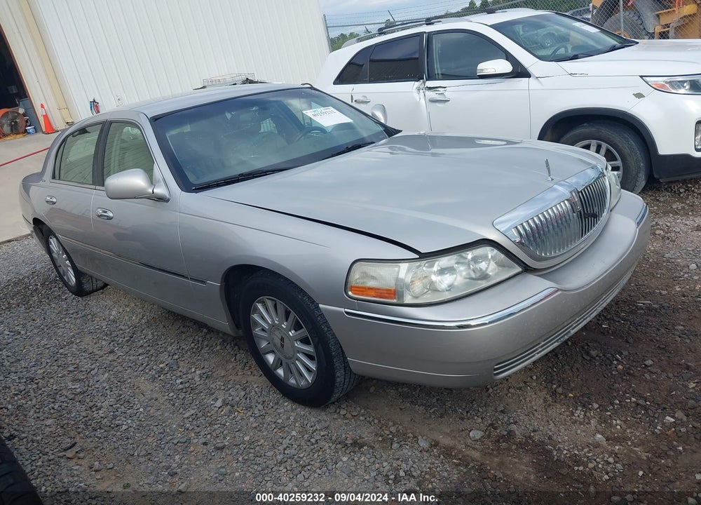 2005 LINCOLN TOWN CAR SIGNATURE VIN: 1LNHM81W95Y617264