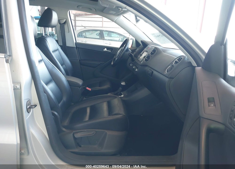 2010 VOLKSWAGEN TIGUAN SEL VIN: WVGBV7AX2AW513968