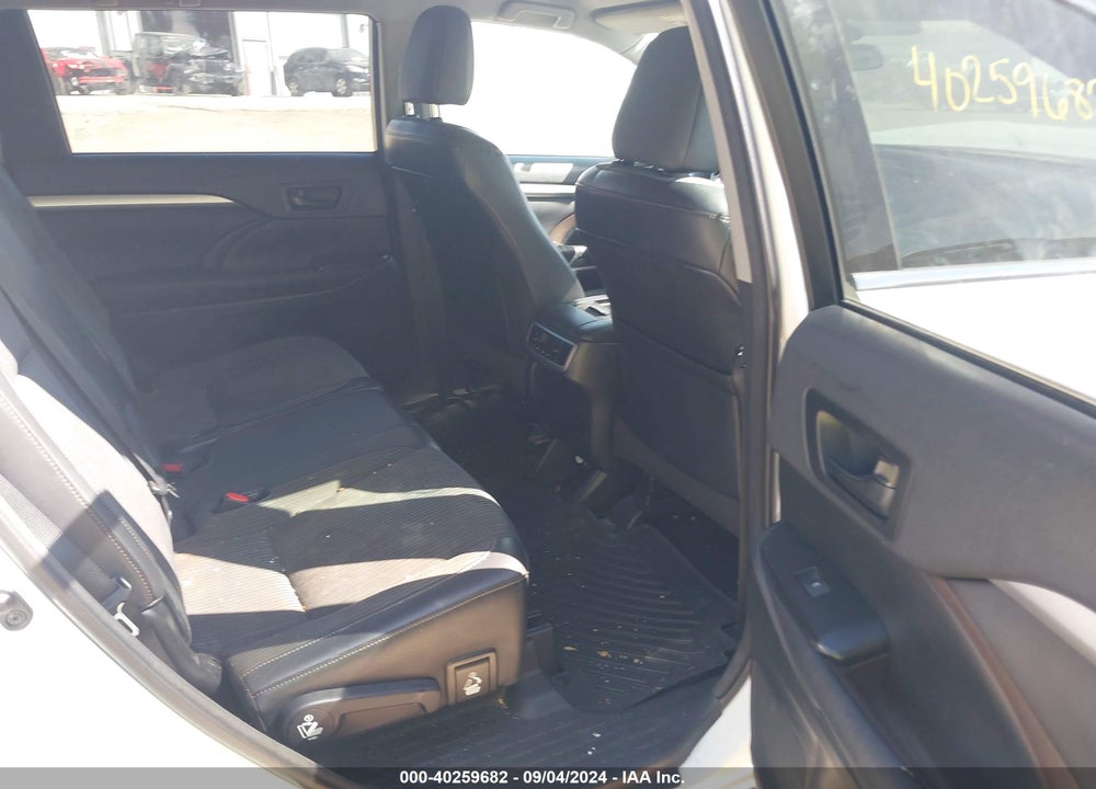 2015 TOYOTA HIGHLANDER LE PLUS V6 VIN: 5TDZKRFH6FS056985