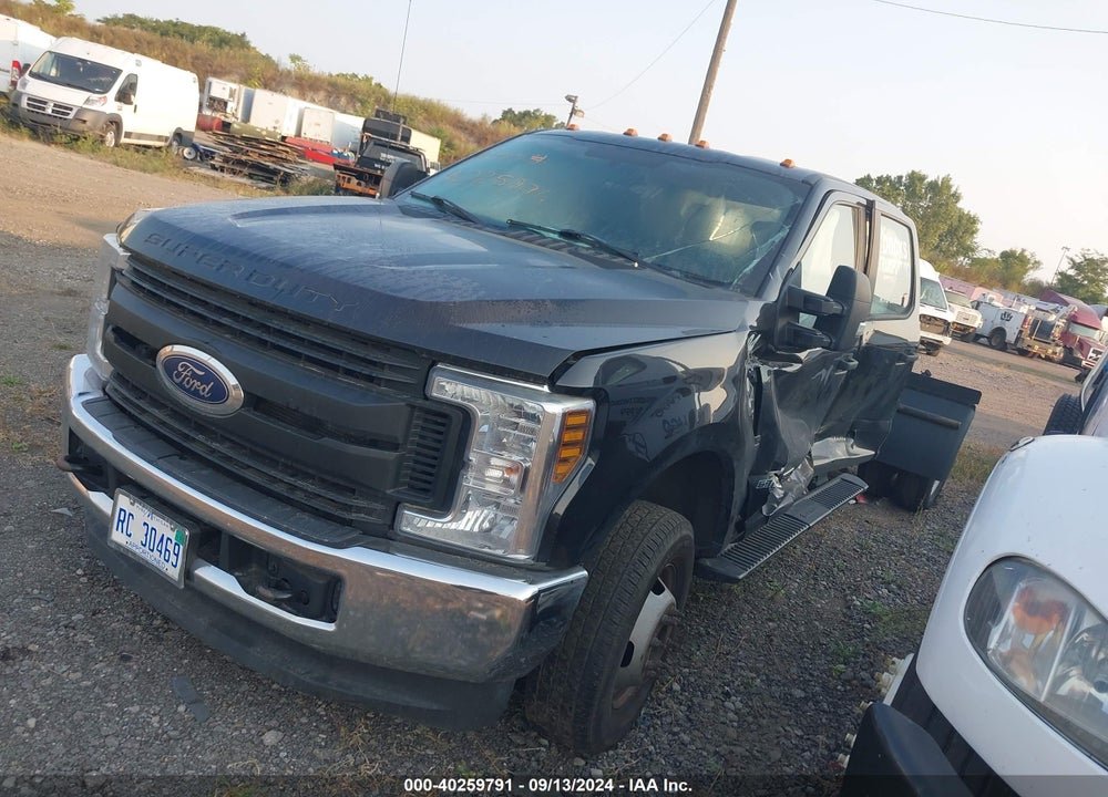 2019 FORD F-350 CHASSIS XL VIN: 1FD8W3HT7KEE19935