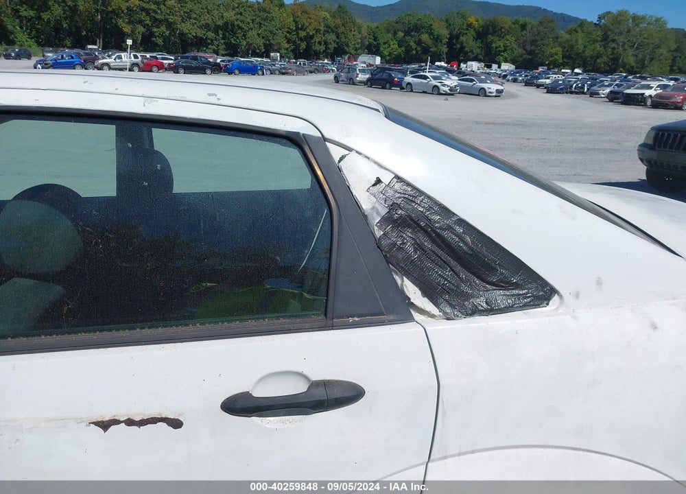 2000 FORD FOCUS VIN: 1FAFP34PXYW201806