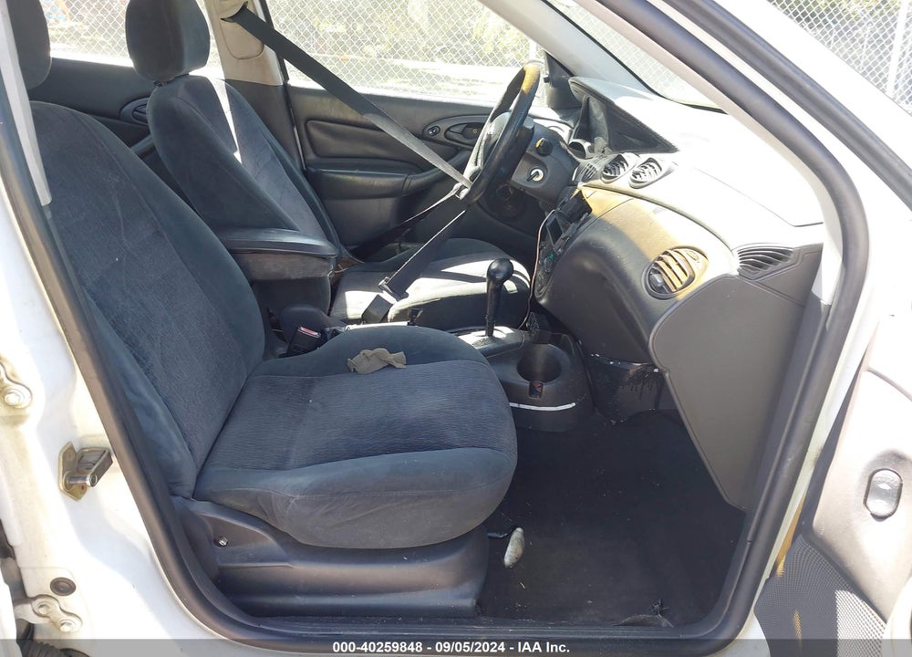 2000 FORD FOCUS VIN: 1FAFP34PXYW201806
