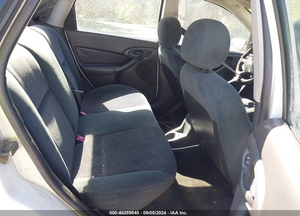 2000 FORD FOCUS VIN: 1FAFP34PXYW201806