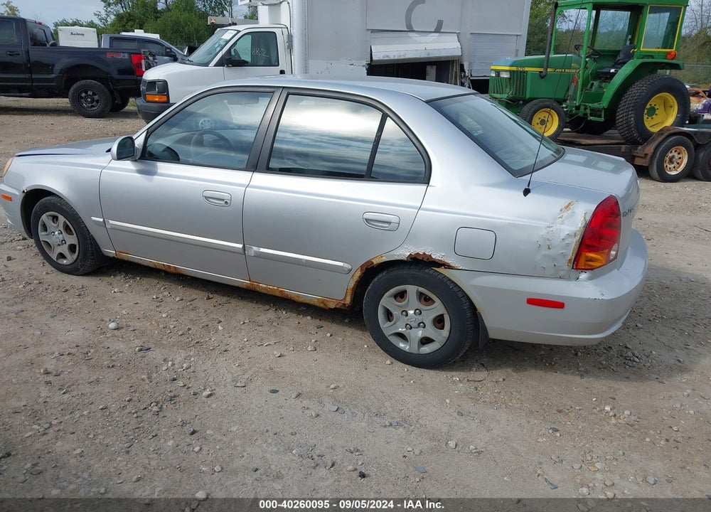 2005 HYUNDAI ACCENT VIN: KMHCG45C95U610218