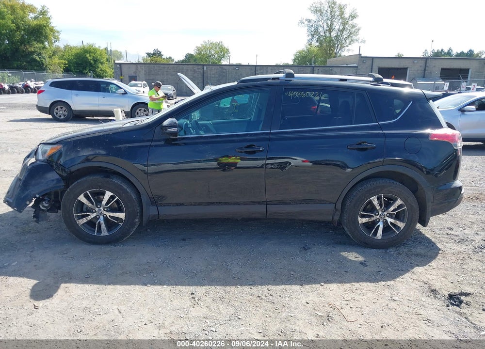 2018 TOYOTA RAV4 XLE VIN: 2T3RFREV1JW791974