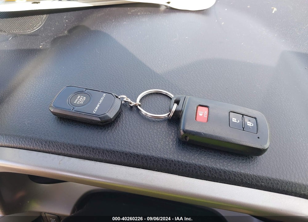 2018 TOYOTA RAV4 XLE VIN: 2T3RFREV1JW791974