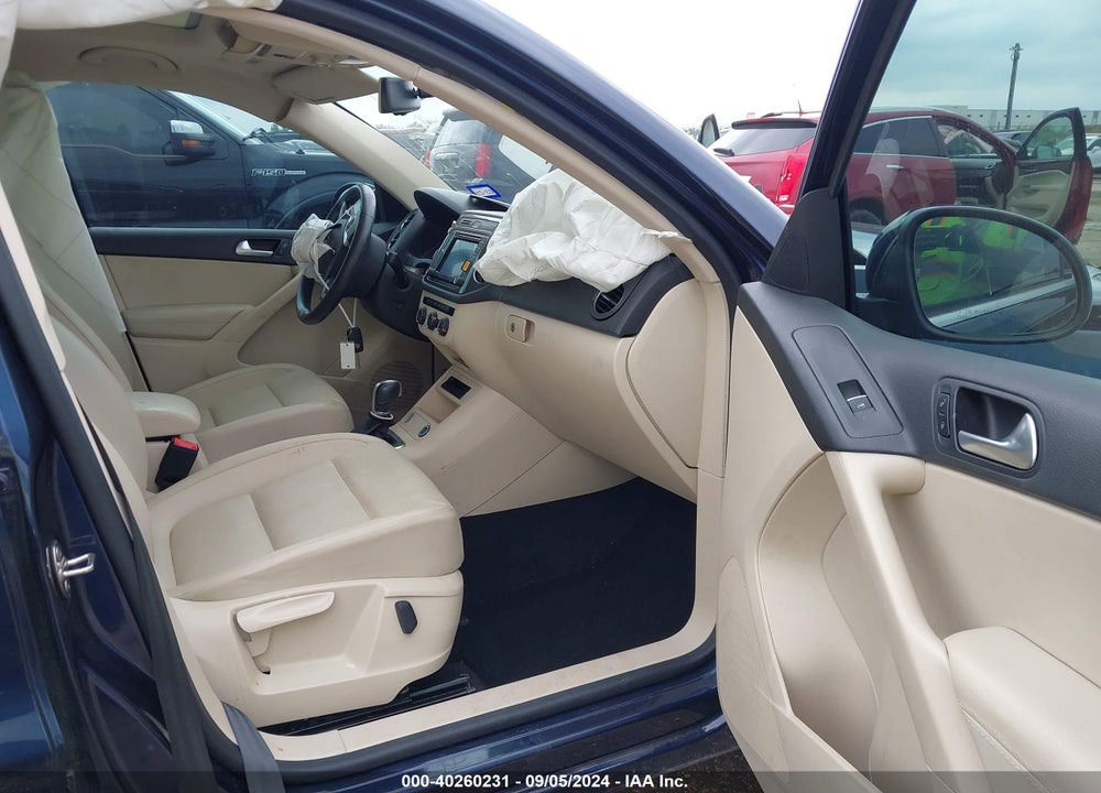 2016 VOLKSWAGEN TIGUAN SE VIN: WVGBV7AX9GW563890