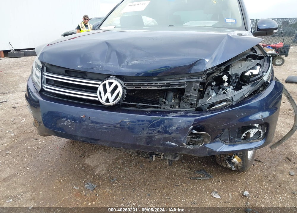 2016 VOLKSWAGEN TIGUAN SE VIN: WVGBV7AX9GW563890