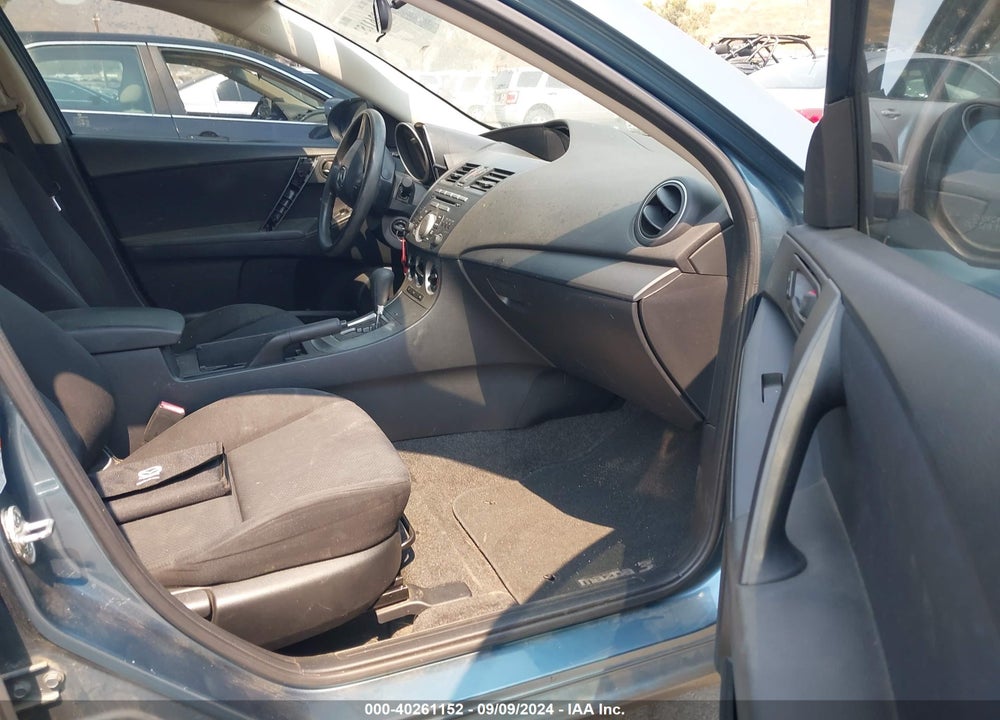 2011 MAZDA MAZDA3 VIN: JM1BL1UG6B1496674