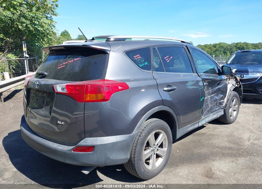 2015 TOYOTA RAV4 XLE VIN: 2T3WFREV3FW142557