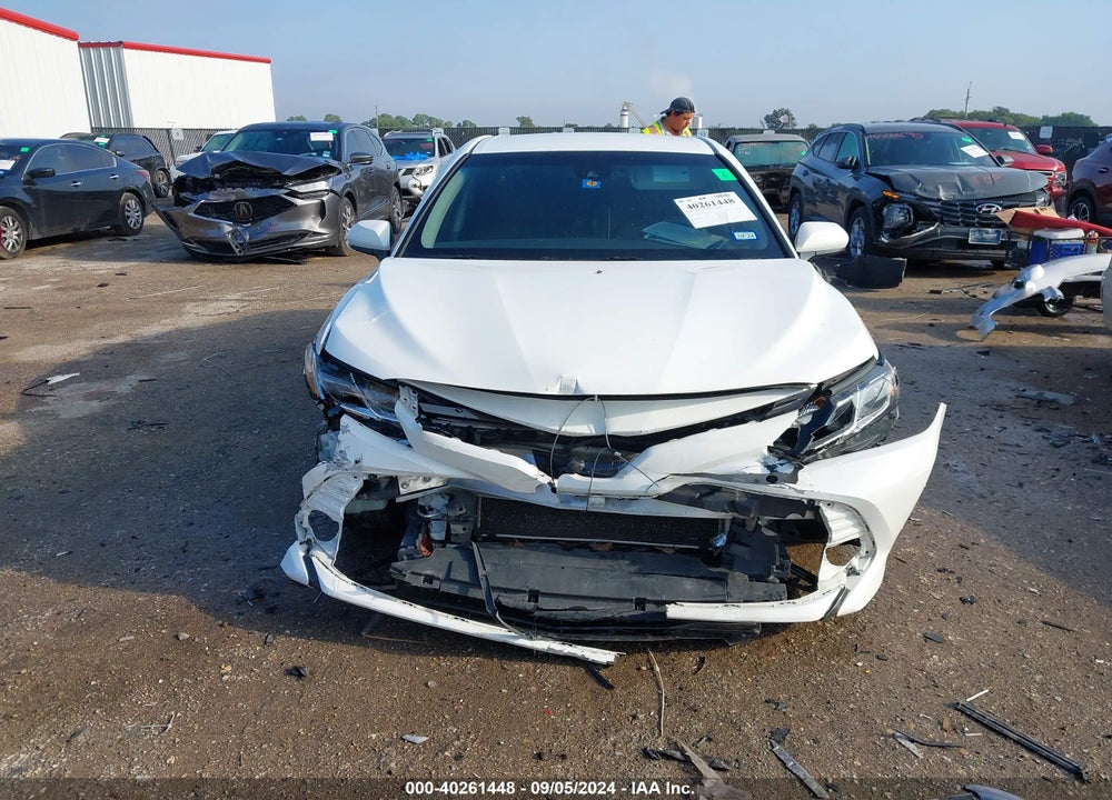 2018 TOYOTA CAMRY LE VIN: JTNB11HK2J3033420