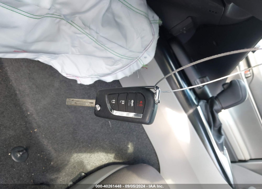 2018 TOYOTA CAMRY LE VIN: JTNB11HK2J3033420