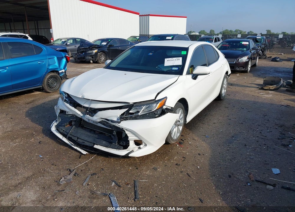 2018 TOYOTA CAMRY LE VIN: JTNB11HK2J3033420