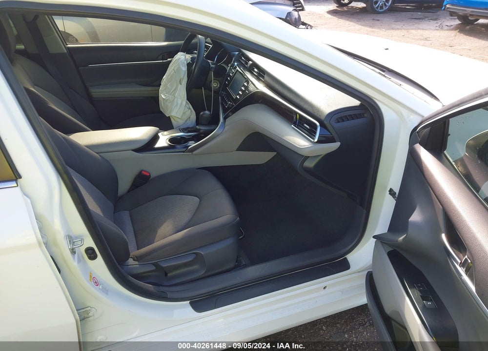 2018 TOYOTA CAMRY LE VIN: JTNB11HK2J3033420