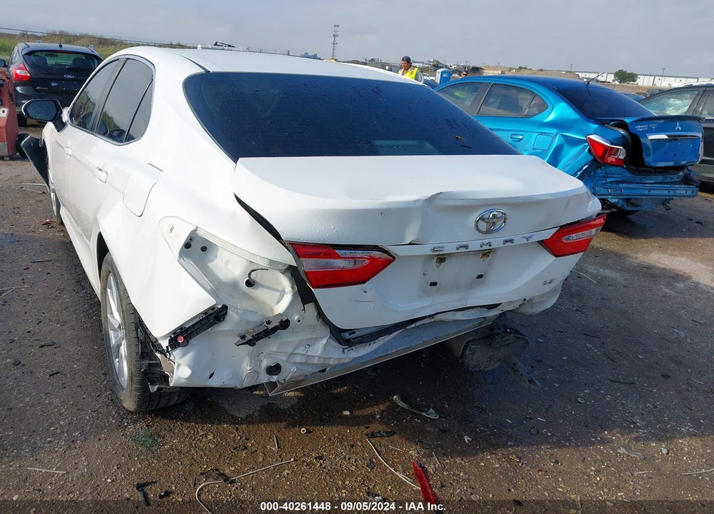 2018 TOYOTA CAMRY LE VIN: JTNB11HK2J3033420