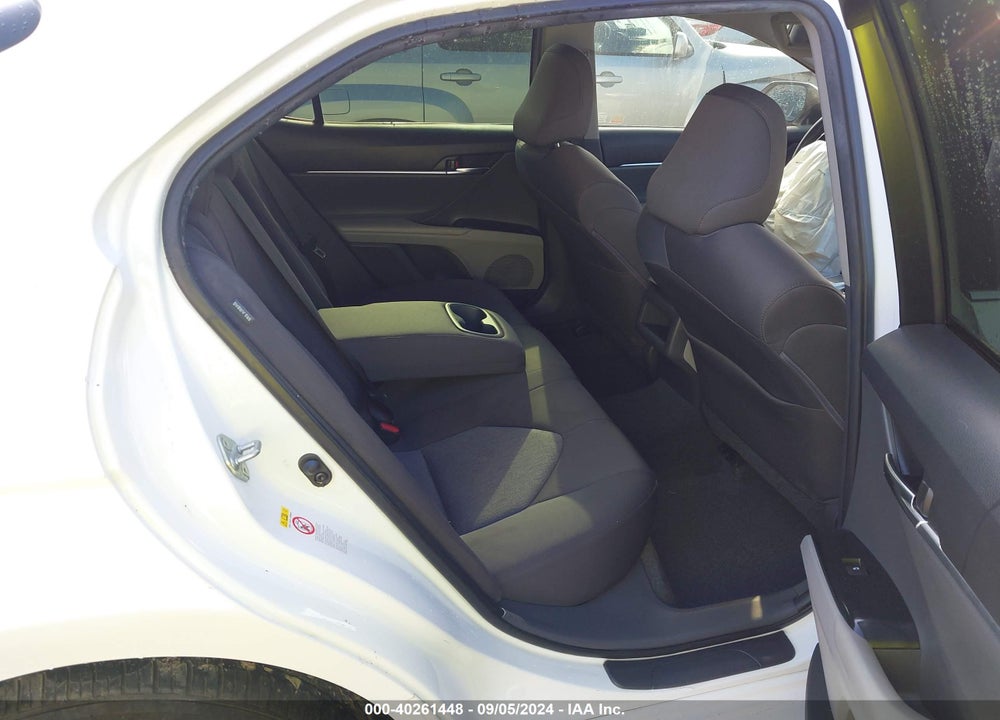 2018 TOYOTA CAMRY LE VIN: JTNB11HK2J3033420