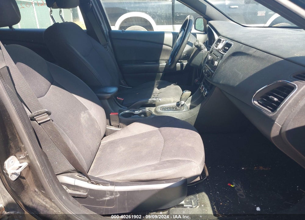 2014 CHRYSLER 200 LX VIN: 1C3CCBAB3EN122639