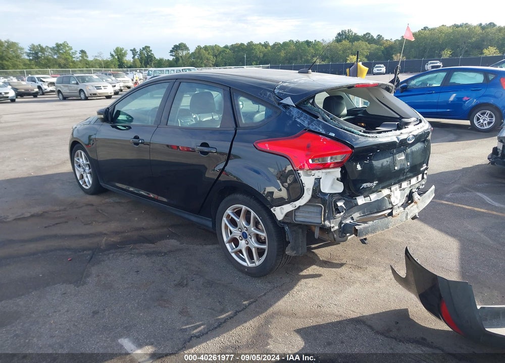 2015 FORD FOCUS SE VIN: 1FADP3K27FL302556