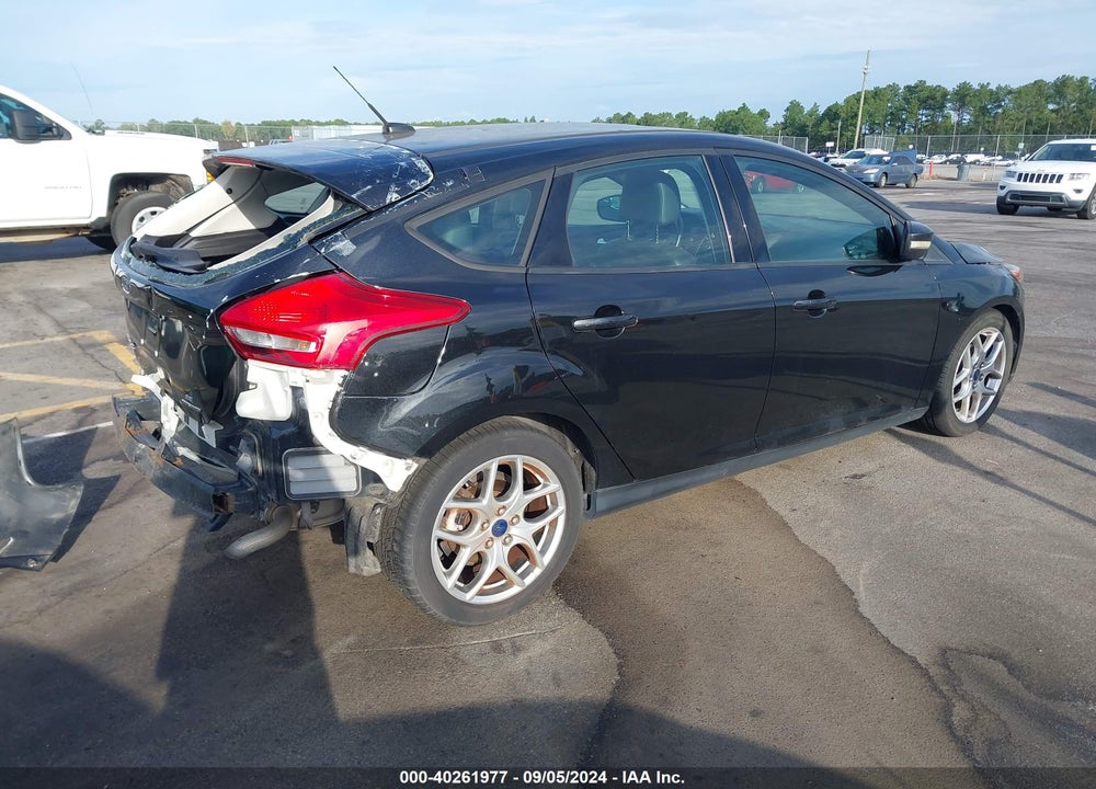 2015 FORD FOCUS SE VIN: 1FADP3K27FL302556