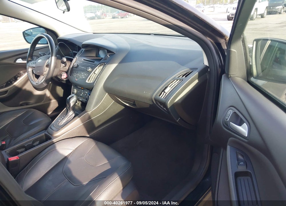 2015 FORD FOCUS SE VIN: 1FADP3K27FL302556