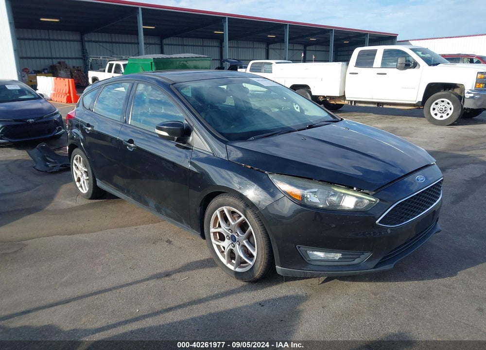 2015 FORD FOCUS SE VIN: 1FADP3K27FL302556