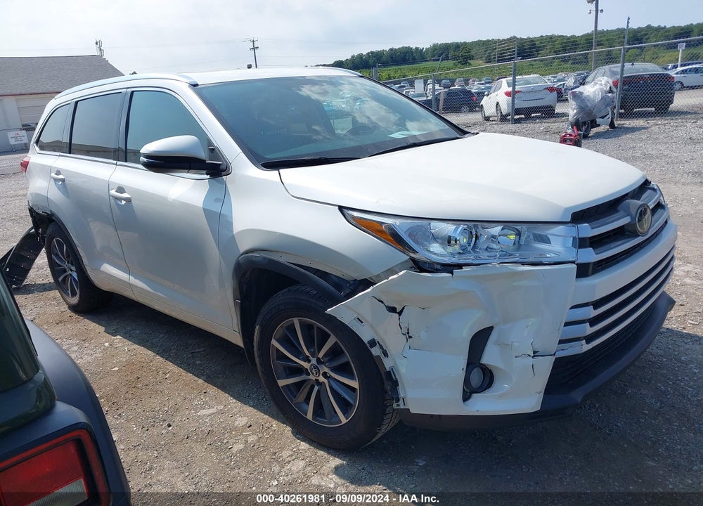 2018 TOYOTA HIGHLANDER XLE VIN: 5TDJZRFH1JS558854