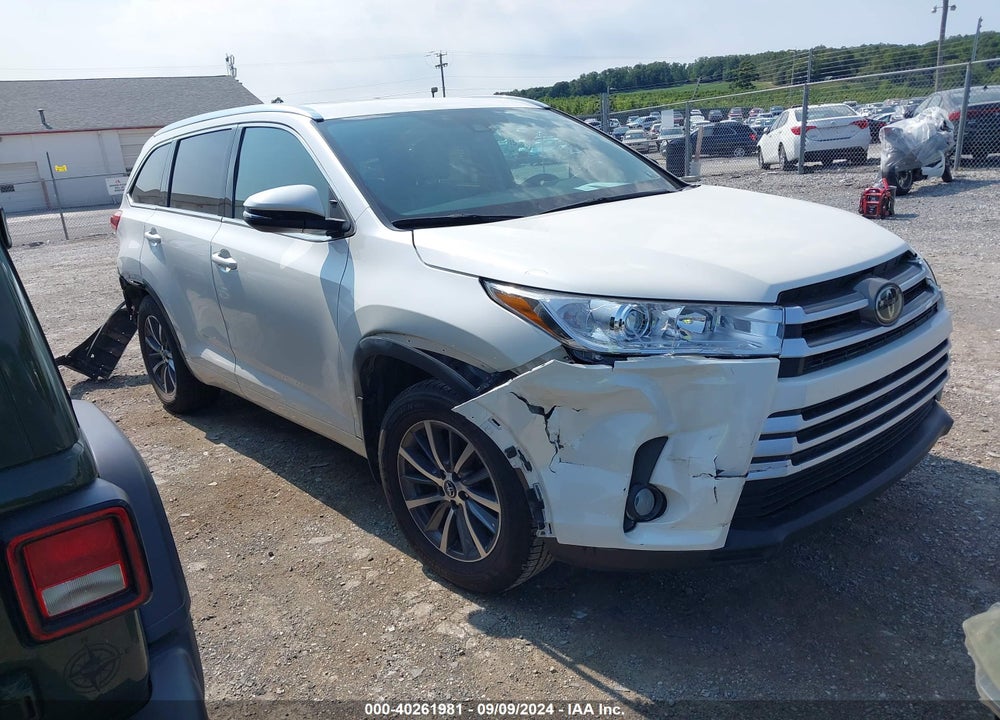 2018 TOYOTA HIGHLANDER XLE VIN: 5TDJZRFH1JS558854