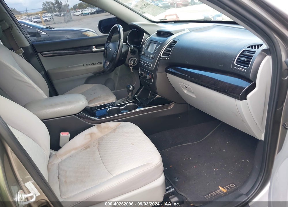 2014 KIA SORENTO LX VIN: 5XYKT3A65EG435893