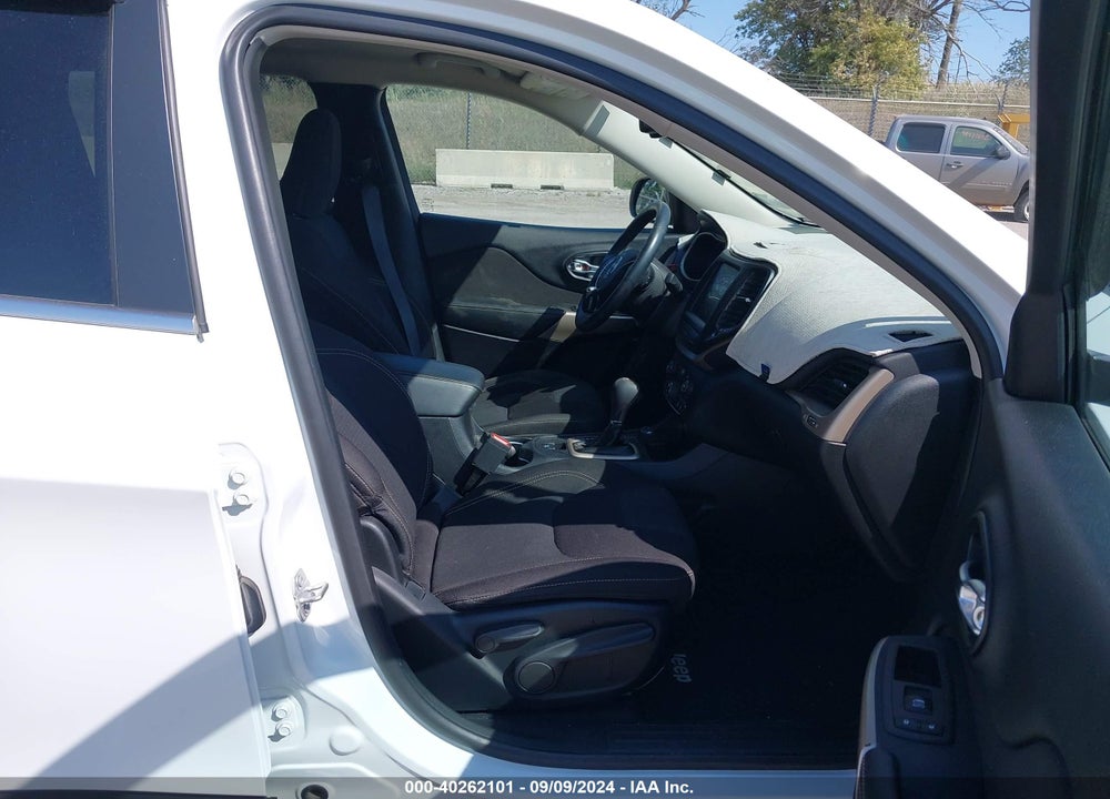 2017 CHEROKEE JEEP  LATITUDE 4X4 VIN: 1C4PJMCS2HW606229